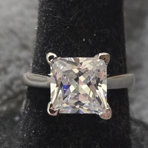 Elegant Sterling Silver 925 Women's Ring with 2ct Princess Cut Stone